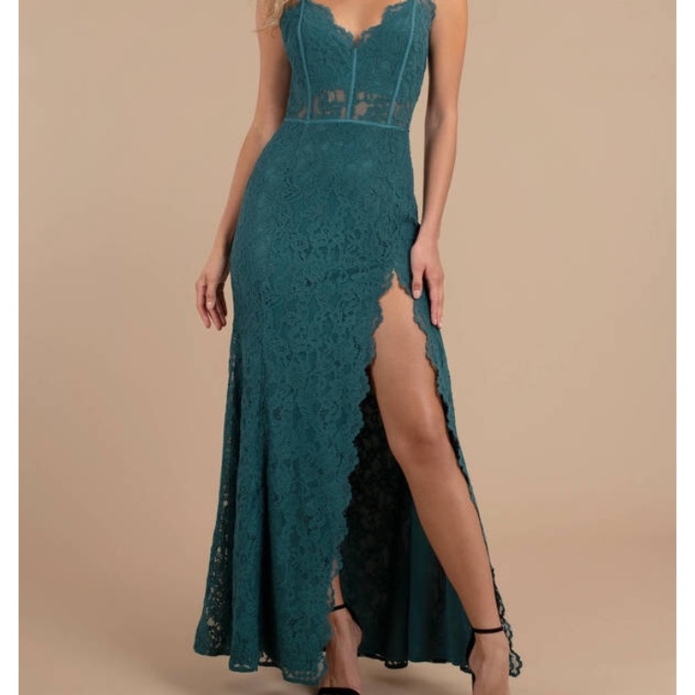 Gorgeous blue green long lace dress.